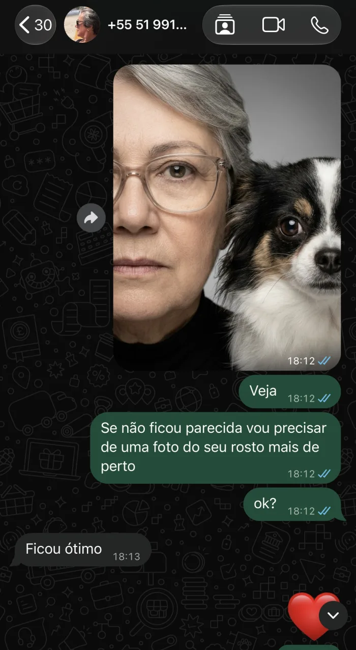 Print do WhatsApp com retrato de tutora e cão; a cliente responde: Ficou ótimo.